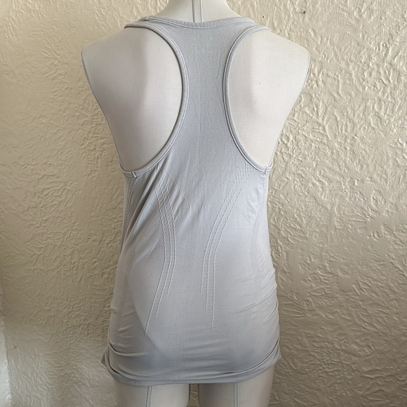 Athleta Speedlight Seamless Tank Top Palest Gray Racerback Sweat Wicking Medium - Picture 6 of 9